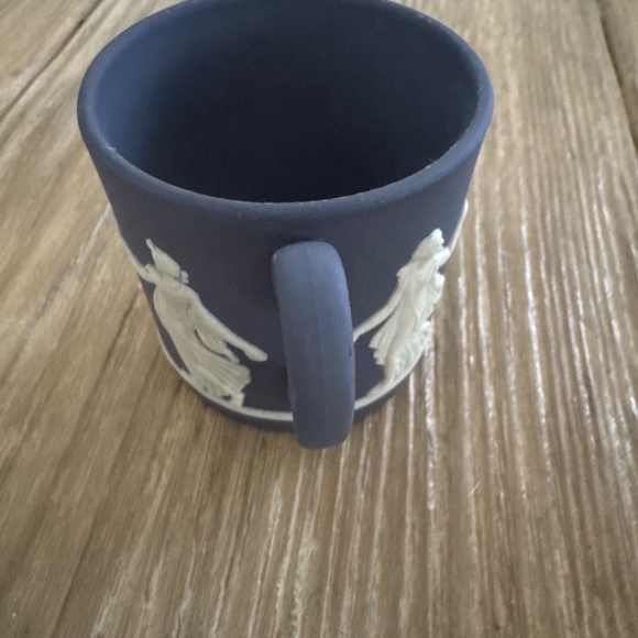 Wedgwood Jasperware cup VINTAGE - Picture 2 of 4